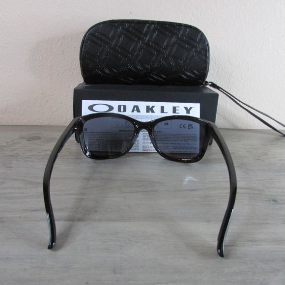 Oakley Women's Drop In Sunglasses Polished Black/Black Iridium 0OO9232 3705 - Picture 4 of 6